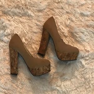 Brown heels. 🦋
